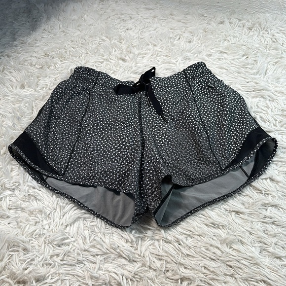 Lululemon Hotty Hot Short Long (Reflective) (4" ) Frozen Fizz Reflective Silver - Picture 2 of 7